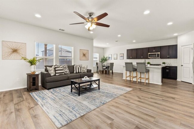 Photo - 2946 Wolfcreek