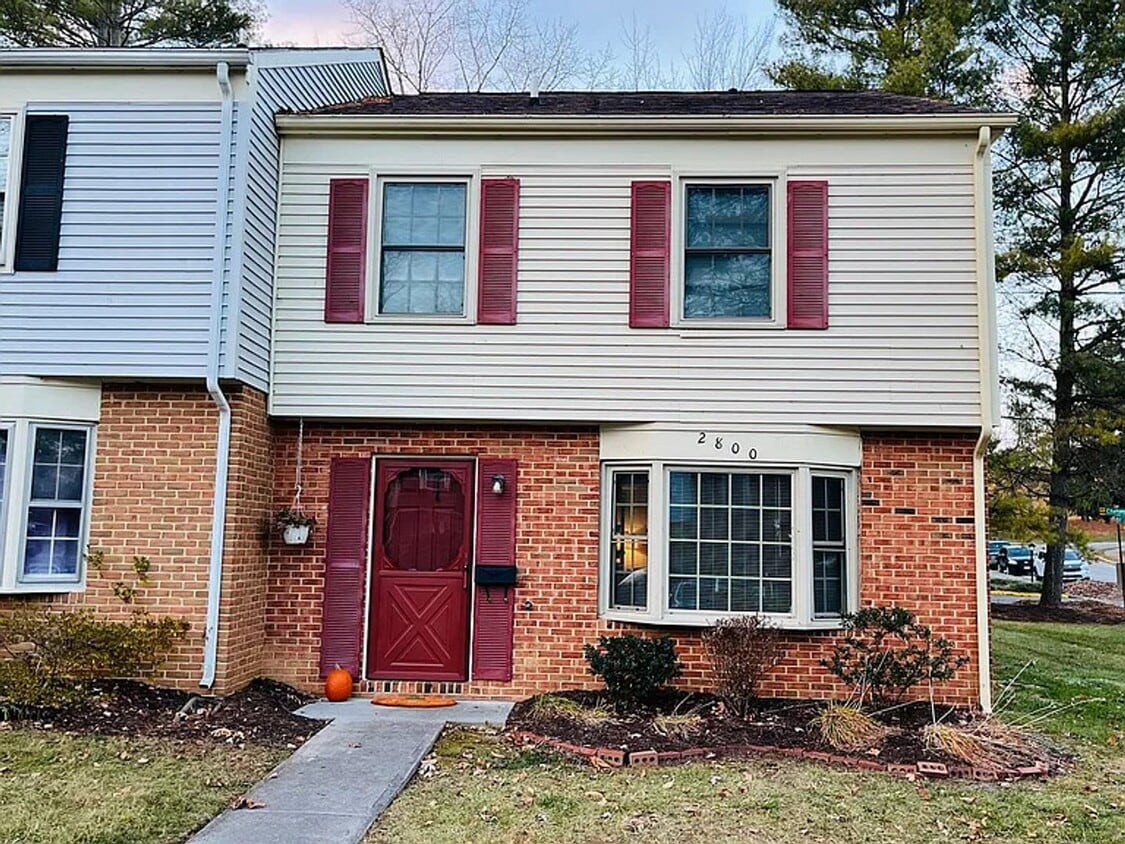 Beautiful Haymarket Square Home - Beautiful Haymarket Square Home