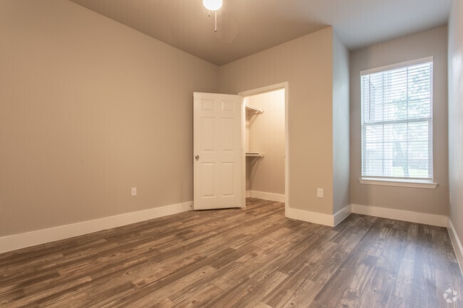 2 Br, 1046 SF, Bedroom
