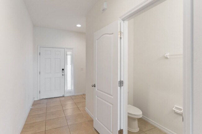 Photo - 3840 Silverlake Way