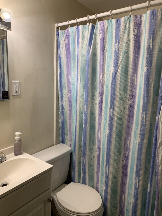 Bathroom (1st Floor) - 3218 Joe Hammer Sq House