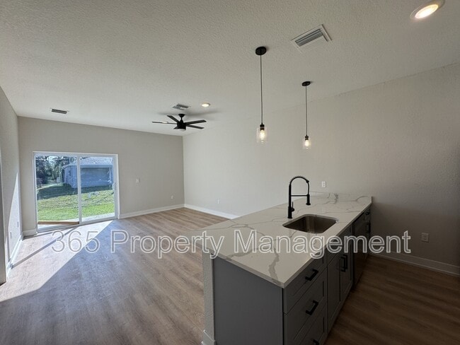 Photo - 2020 Dorion St