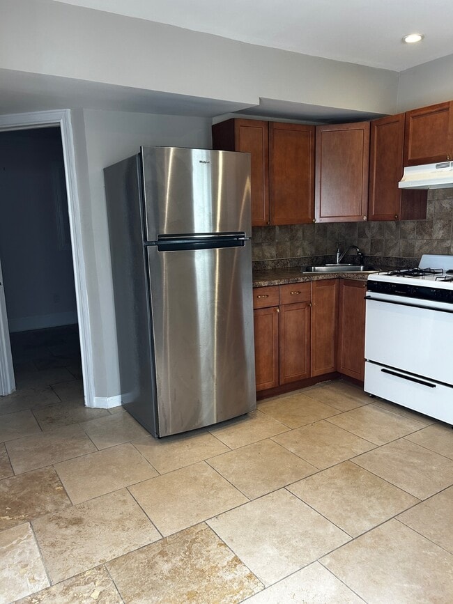 Building Photo - 183 Merrill Ave