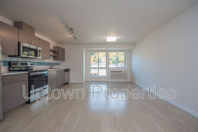 Photo - 5885 S Macadam Ave