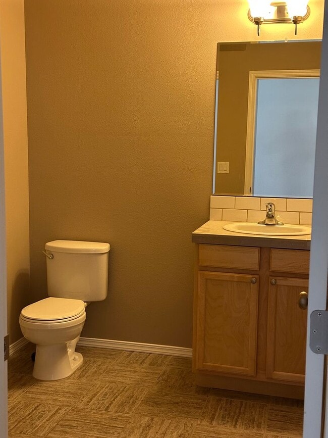 Photo - Comfortable Bend Living – 3 Bedroom Home with Spacious Bonus Room!