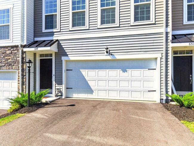 Photo - 649 Olivia St