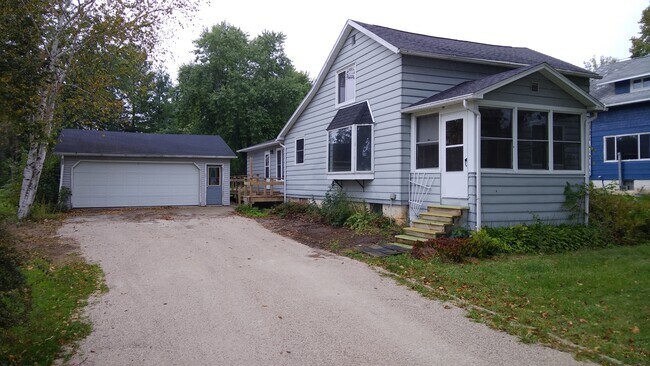 Building Photo - N2664 Highway Ay Rental