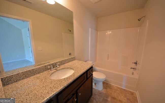 Photo - 1597 Iris Walk