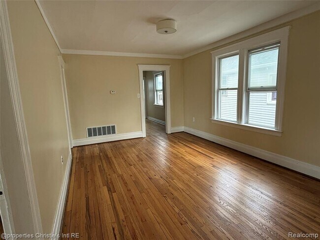 Photo - 2223 Faber St