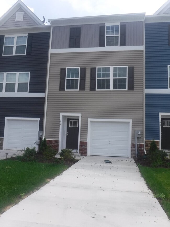 Photo - 202 Magellan Dr House