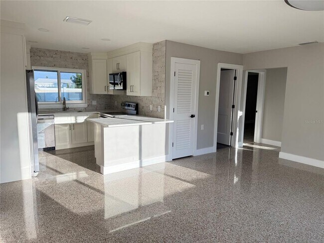 Photo - 745 Sunset Cove