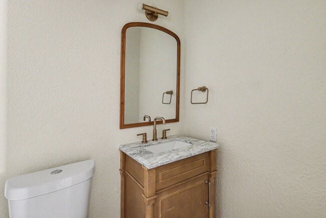 Building Photo - 2430 Summer Spring Dr