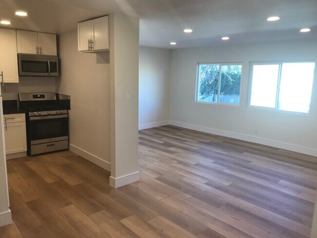 Photo - 13160 Victory Blvd Unit 5