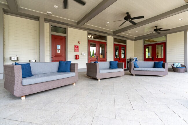 Springhouse Apartments - Outside Seating