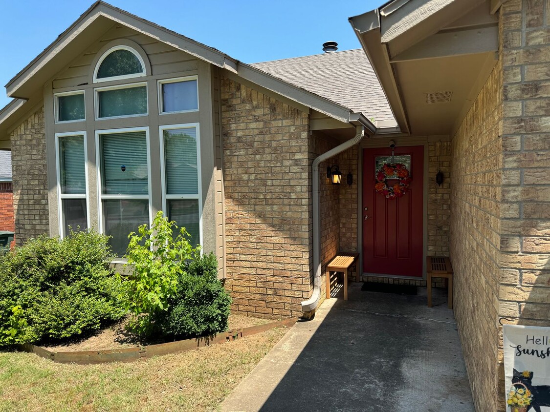 3-Bedroom, 2-Bathroom Modern Home in East ... - 3-Bedroom, 2-Bathroom Modern Home in East ...