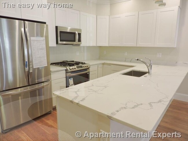 Photo - 470 Green St Unit 3