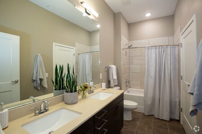 1BR, 1BA - 794 SF