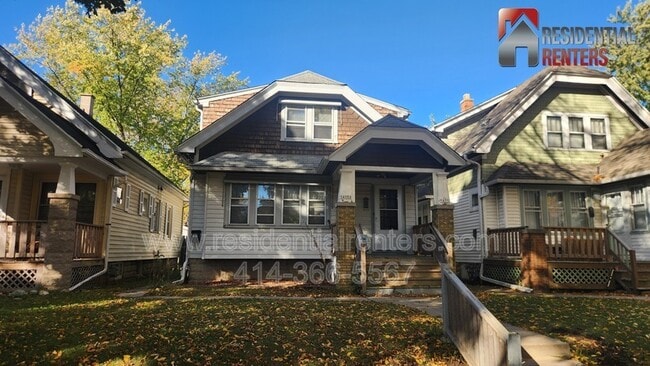 Building Photo - 5435A N 40th St Unit Upper