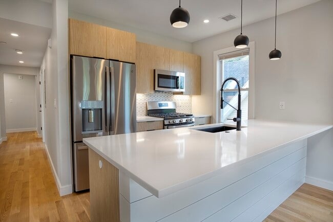 Building Photo - 9 Wenham St Unit 3