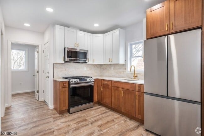 Building Photo - 823 S 17th St Rental