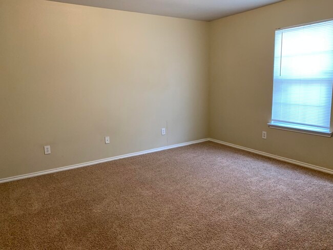 Photo - 6717 89th St