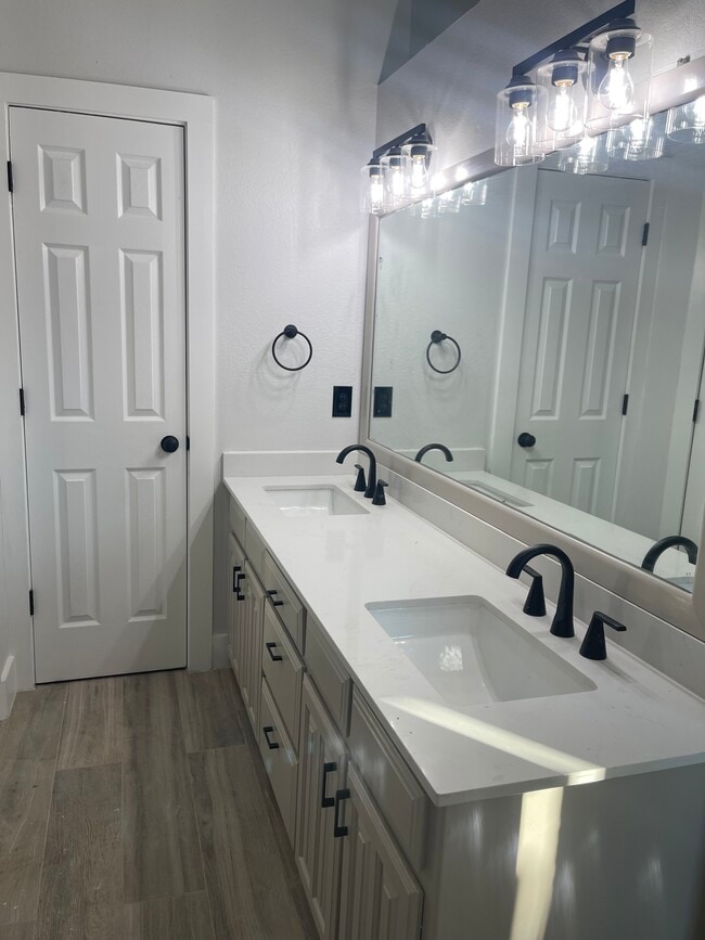 Building Photo - 338 Richy Rd