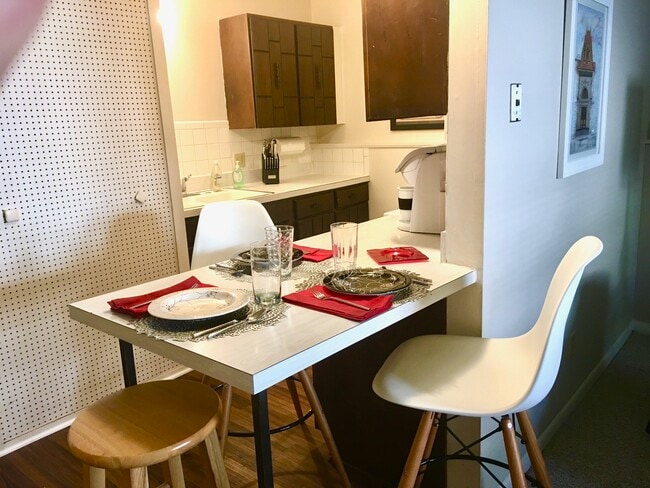 Photo - Lee Crest Apartments