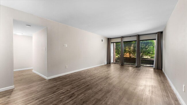 1225 S Maple Rd Unit 105
