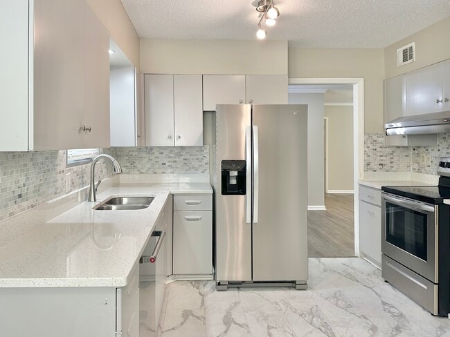 Photo - 141 N White Station Rd