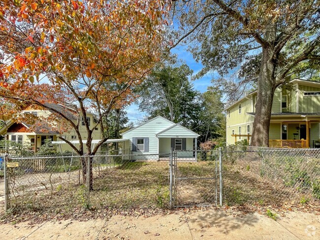 Building Photo - Beautifully Remodeled Two-Bedroom in Malve... Rental