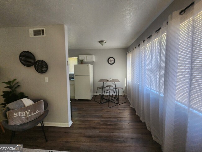 Photo - 917 Oakview Ave Unidad D