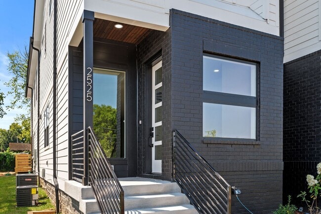 Photo - 2521 W Heiman St