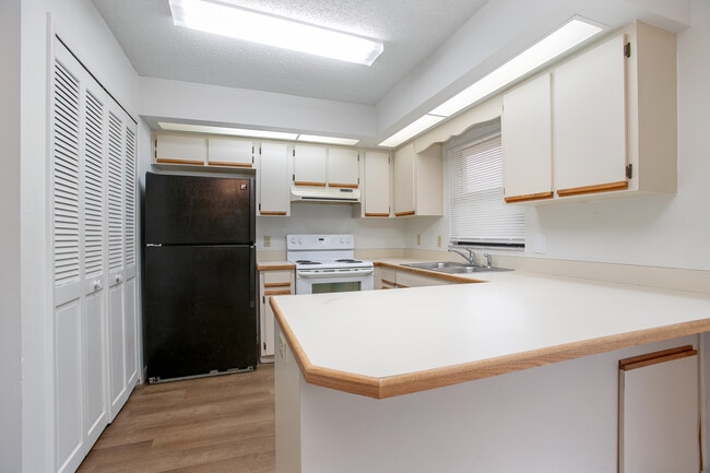 Photo - 142 Cascade St