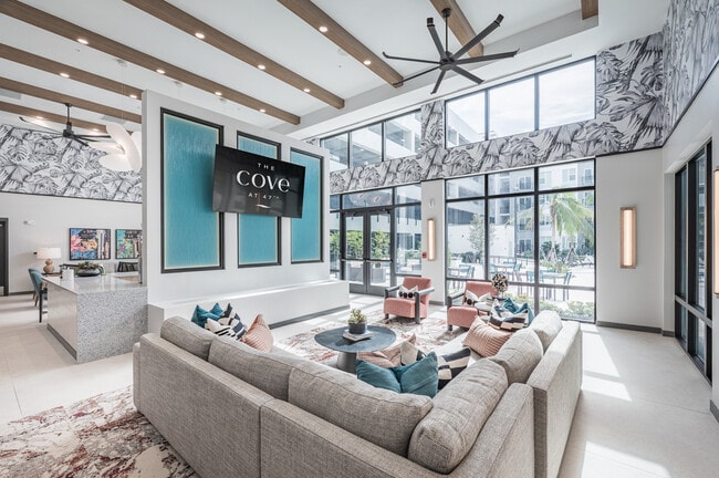 Lobby - Lounge Area - The Cove at 47th