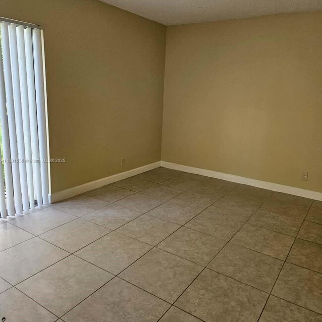 Photo - 8540 N Sherman Cir Unit 202