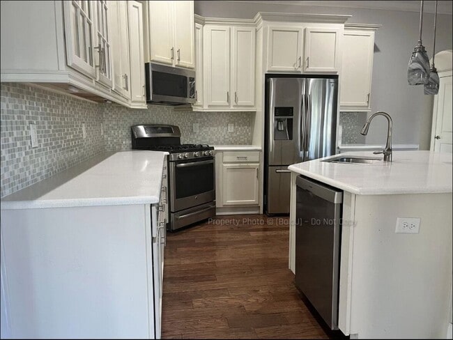 Photo - 128 Heartsease Ln