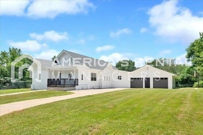 Photo - Room to Roam: Expansive Home with Screened Porch - Coming Soon!!