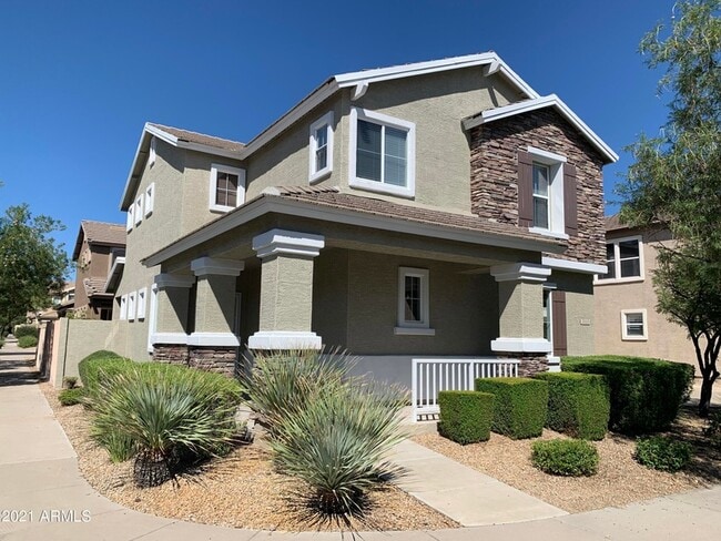Building Photo - 3040 W Cavalry Dr