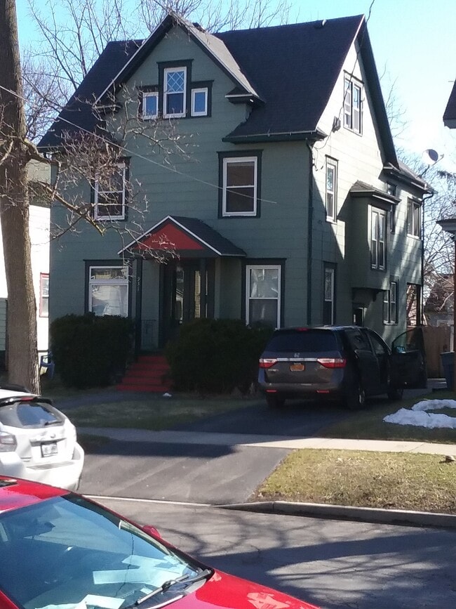 Building Photo - 931 Westcott St Rental