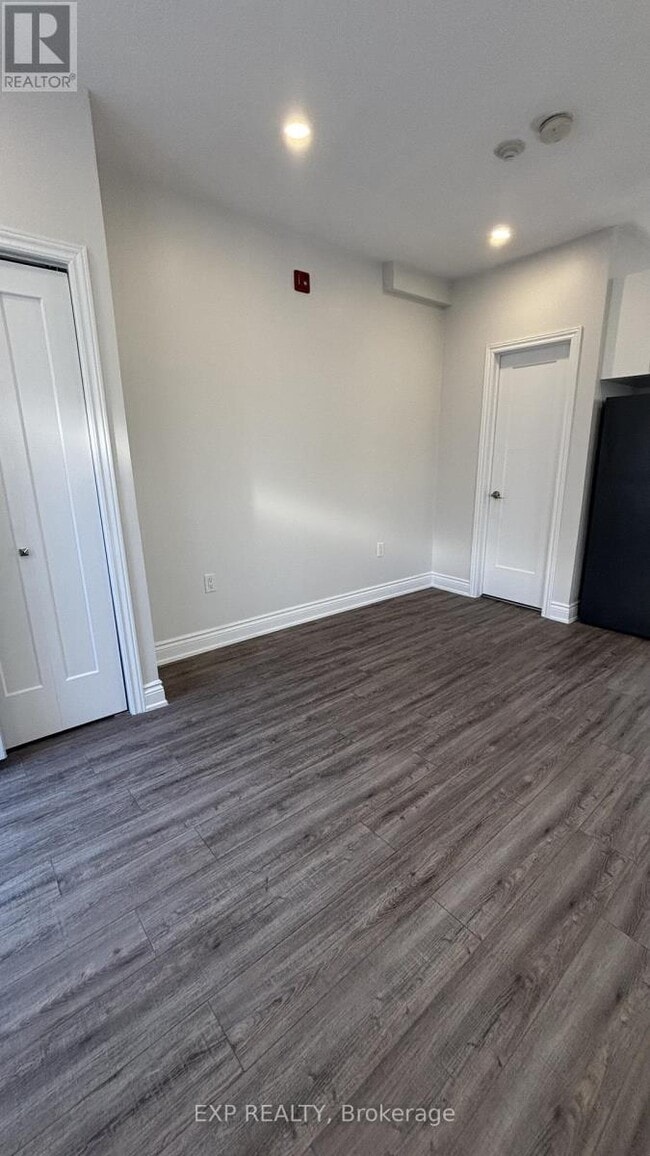 Photo - 3289 Lake Shore Blvd W Unit 3