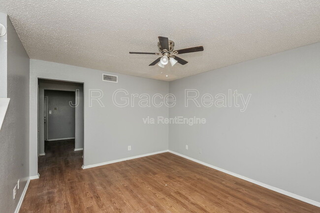 Photo - 5933 Shadydell Dr