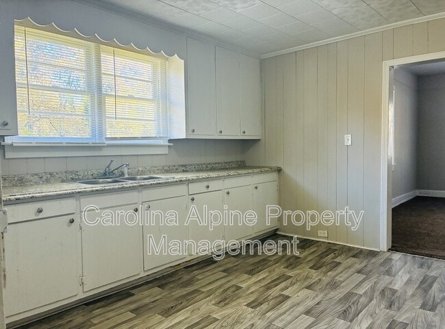 Photo - 801 W 2nd Ave