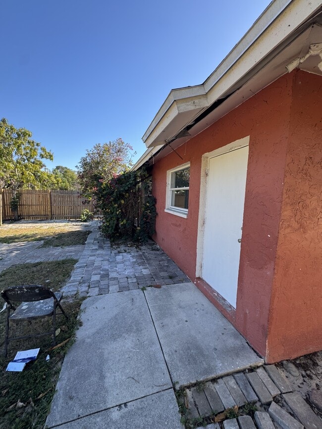 Building Photo - 27665 Horne Ave Unit F