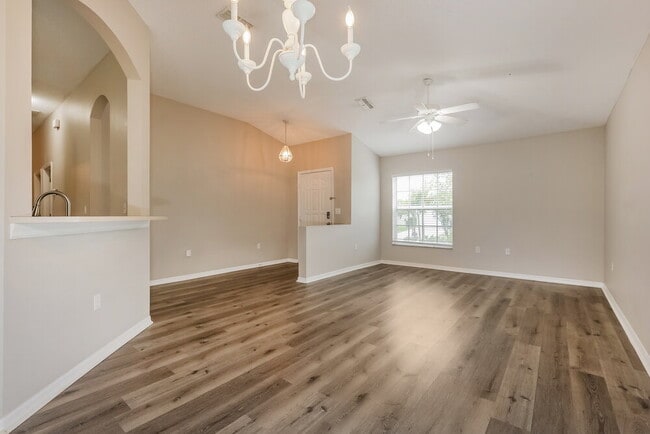 Photo - 1620 Totem Pole Way