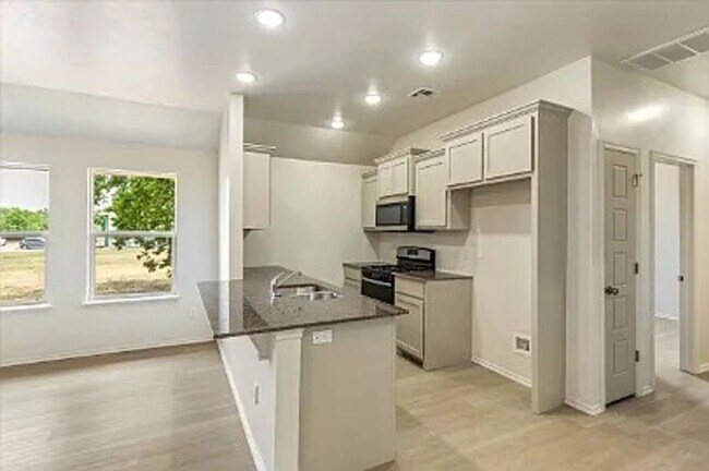 Photo - Modern 2-Bed, 2-Bath Duplex in Lawton View...