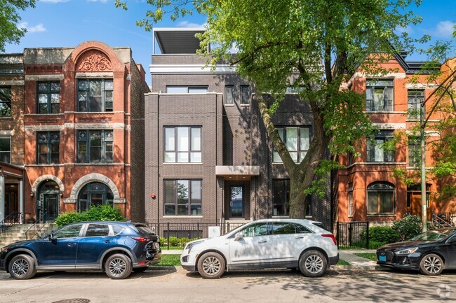 Building Photo - 2236 N Kenmore Ave Rental