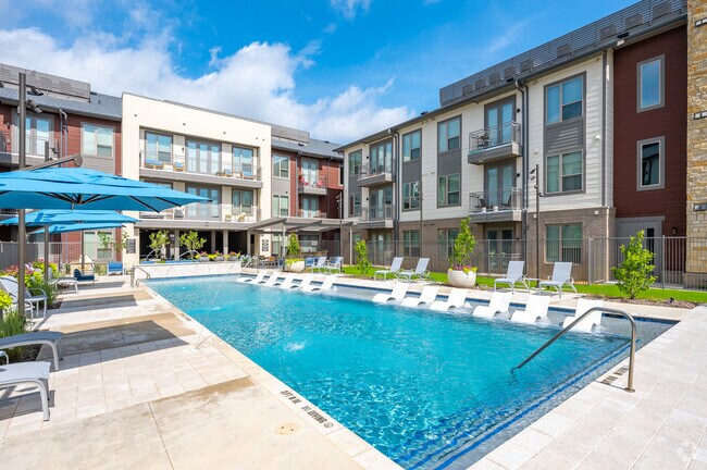 Swimming Pool - 26 at City Point Apartments