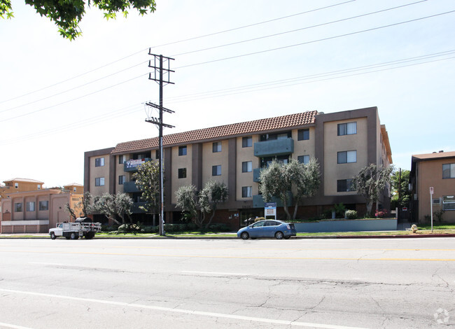 12626 Burbank - 12626 Burbank Apartments