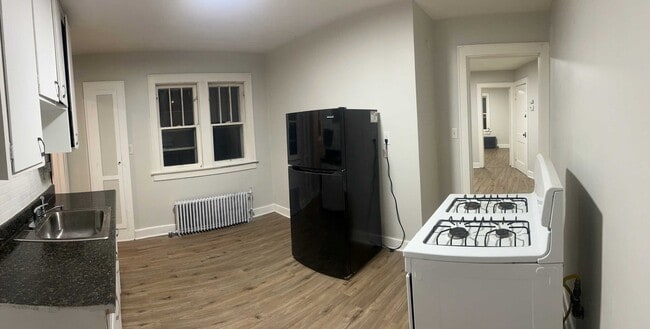 Photo - 233 Lester Ave Unit 2R