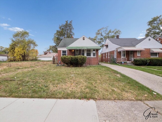 Building Photo - 3 bedroom  1.5 bath bungalow - $1200